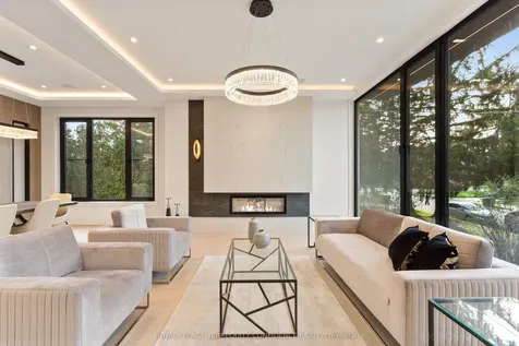 205 Horsham Avenue Toronto ON M2N 2A4