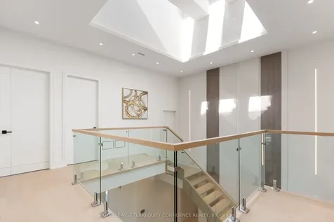 205 Horsham Avenue Toronto ON M2N 2A4