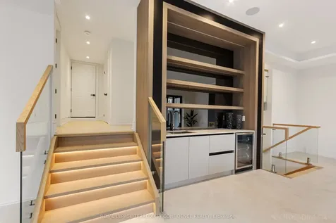 205 Horsham Avenue Toronto ON M2N 2A4