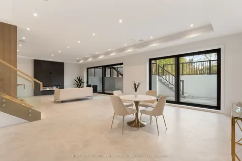 205 Horsham Avenue Toronto ON M2N 2A4
