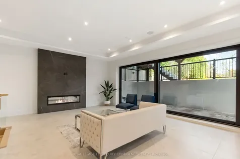 205 Horsham Avenue Toronto ON M2N 2A4