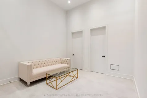 205 Horsham Avenue Toronto ON M2N 2A4