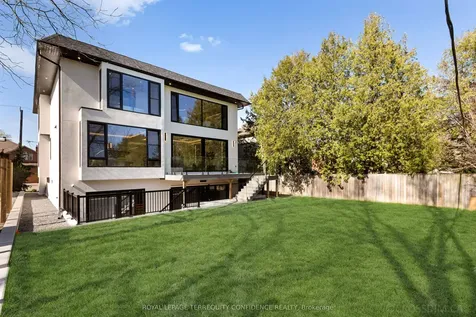 205 Horsham Avenue Toronto ON M2N 2A4