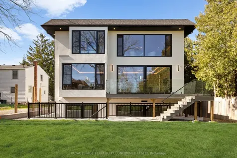 205 Horsham Avenue Toronto ON M2N 2A4