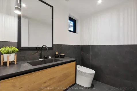 205 Horsham Avenue Toronto ON M2N 2A4