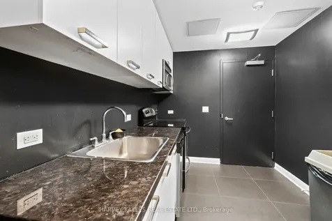 478 King Street W Toronto ON M5V 0A8