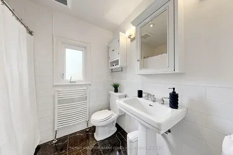 3 Donegall Drive Toronto ON M4G 3G6