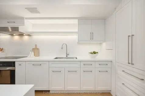 349 St Clair Avenue W Toronto ON M5P 1N3
