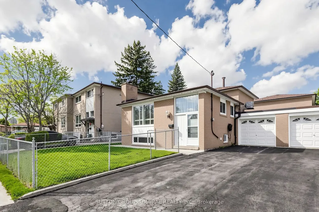 26 Donnalyn Drive Toronto ON M2R 2R8