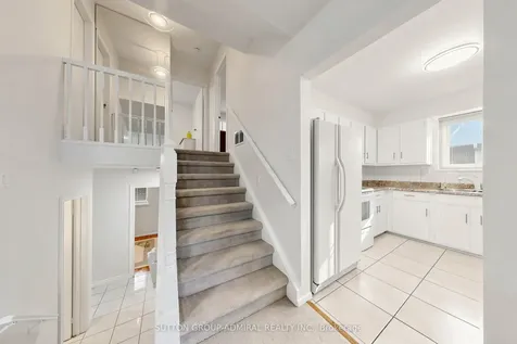 26 Donnalyn Drive Toronto ON M2R 2R8