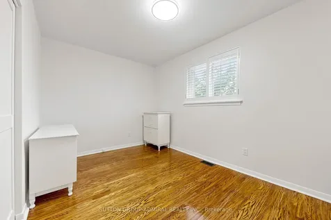 26 Donnalyn Drive Toronto ON M2R 2R8