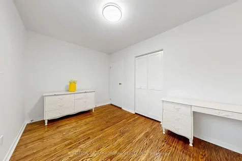 26 Donnalyn Drive Toronto ON M2R 2R8