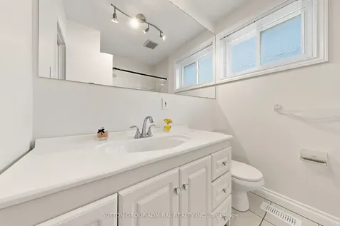 26 Donnalyn Drive Toronto ON M2R 2R8