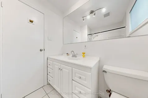 26 Donnalyn Drive Toronto ON M2R 2R8