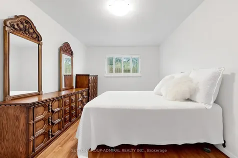 26 Donnalyn Drive Toronto ON M2R 2R8