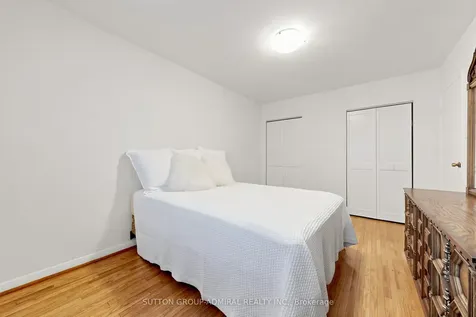 26 Donnalyn Drive Toronto ON M2R 2R8
