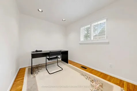 26 Donnalyn Drive Toronto ON M2R 2R8