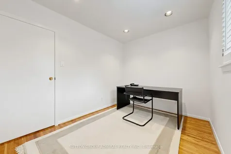 26 Donnalyn Drive Toronto ON M2R 2R8