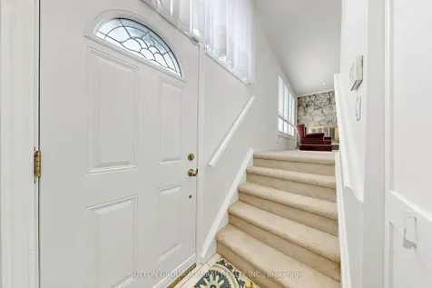 26 Donnalyn Drive Toronto ON M2R 2R8