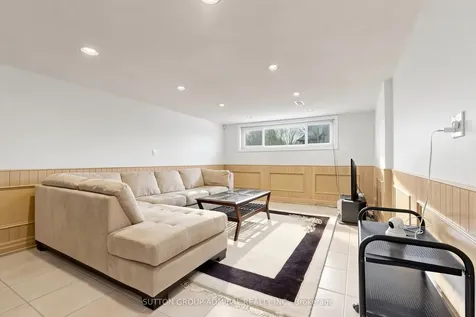 26 Donnalyn Drive Toronto ON M2R 2R8