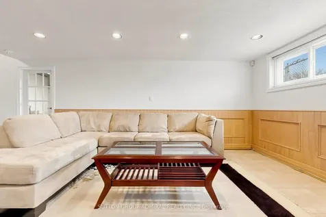 26 Donnalyn Drive Toronto ON M2R 2R8