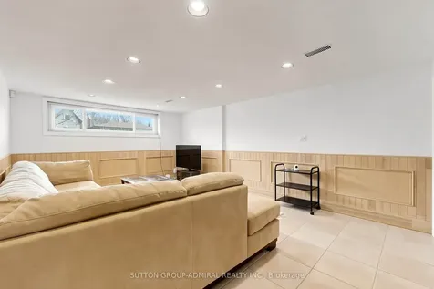 26 Donnalyn Drive Toronto ON M2R 2R8