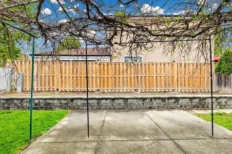 26 Donnalyn Drive Toronto ON M2R 2R8