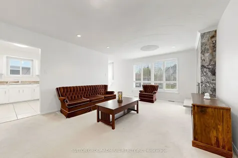 26 Donnalyn Drive Toronto ON M2R 2R8