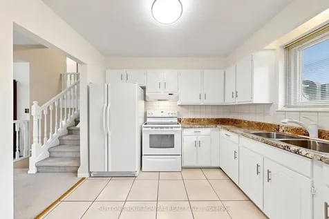26 Donnalyn Drive Toronto ON M2R 2R8