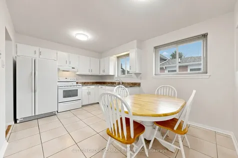 26 Donnalyn Drive Toronto ON M2R 2R8