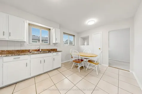 26 Donnalyn Drive Toronto ON M2R 2R8