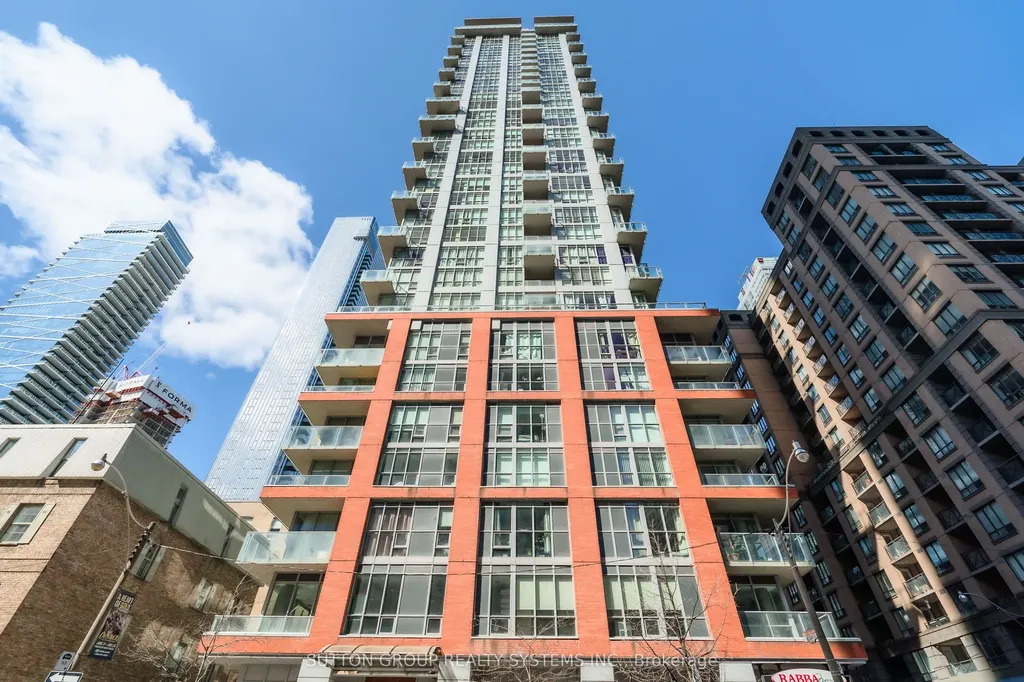 126 Simcoe Street Toronto ON M5H 4E6