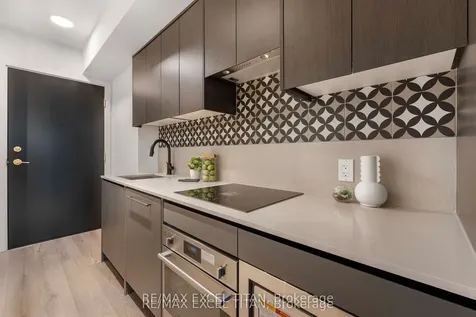 5 Lakeview Avenue Toronto ON M6J 0H3