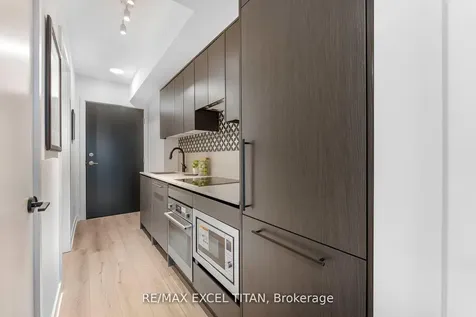 5 Lakeview Avenue Toronto ON M6J 0H3