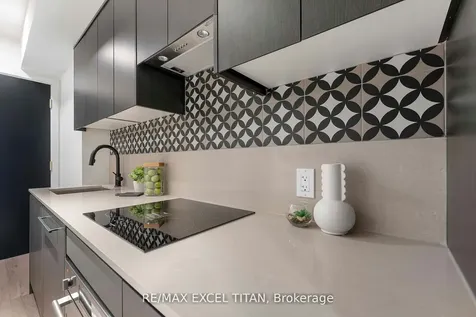 5 Lakeview Avenue Toronto ON M6J 0H3