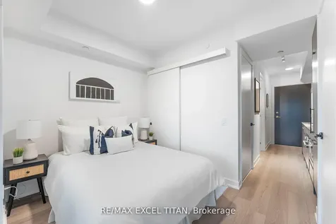 5 Lakeview Avenue Toronto ON M6J 0H3