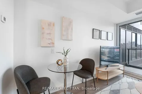 5 Lakeview Avenue Toronto ON M6J 0H3