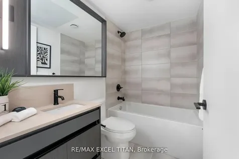 5 Lakeview Avenue Toronto ON M6J 0H3