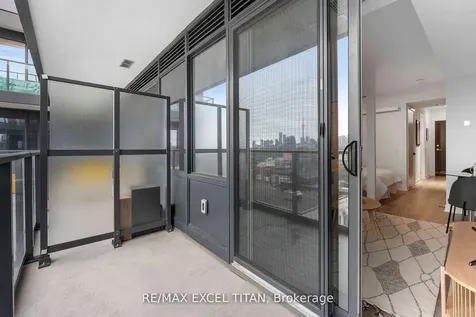 5 Lakeview Avenue Toronto ON M6J 0H3