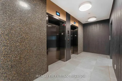 5 Lakeview Avenue Toronto ON M6J 0H3