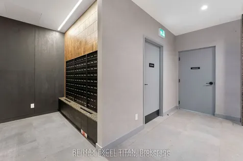 5 Lakeview Avenue Toronto ON M6J 0H3