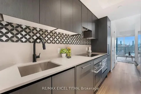 5 Lakeview Avenue Toronto ON M6J 0H3