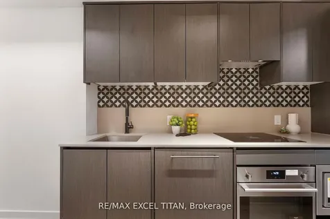 5 Lakeview Avenue Toronto ON M6J 0H3
