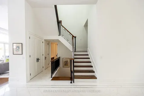 264 Cortleigh Boulevard Toronto ON M5N 1P7