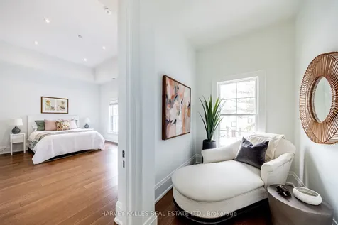 264 Cortleigh Boulevard Toronto ON M5N 1P7
