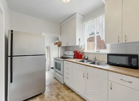 31 Blandford Street Toronto ON M6E 3A6