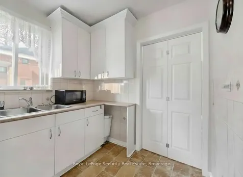 31 Blandford Street Toronto ON M6E 3A6