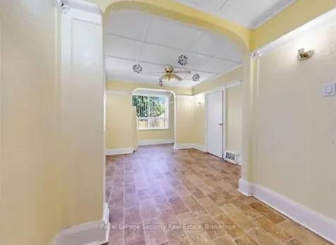 31 Blandford Street Toronto ON M6E 3A6