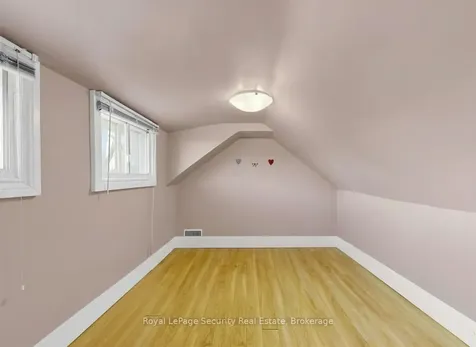 31 Blandford Street Toronto ON M6E 3A6