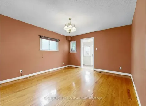 31 Blandford Street Toronto ON M6E 3A6